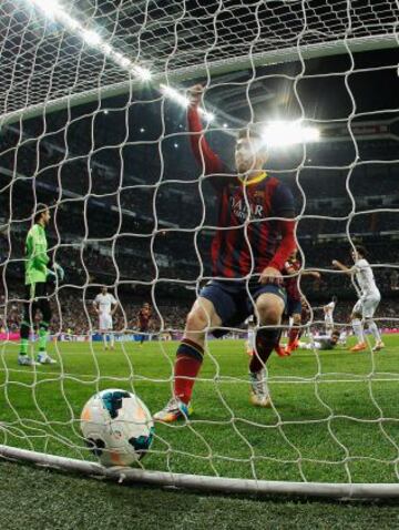 2-2. Messi celebra el gol del empate.