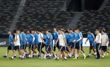 El grupo de jugadores del Real Madrid durante el entrenamiento.