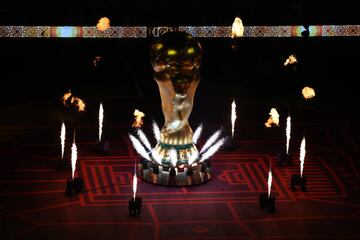 Fuegos artificiales durante la ceremonia de apertura de la Copa Mundial de la FIFA Qatar 2022.