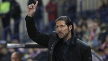 Simeone no pierde detalle en un partido.