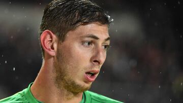 (FILES) This file photo taken on November 25, 2017 shows Nantes&#039; Argentinian Italian forward Emiliano Sala during the French L1 football match between Stade Rennais (Stade Resnais FC) and Nantes (FC Nantes) at The Roazhon Park in Rennes. - Cardiff st