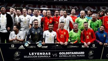 GRAF3041. MADRID (ESPAÑA), 21/12/2019.- Los jugadores del equipo Goldstandard Estrellas del Mundo y los del combinado de Leyendas de la Selección Española posan tras el encuentro benéfico disputado en el estadio Wanda Metropoli