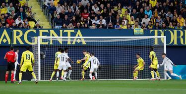 El jugador del Villarreal, Juan Foyth, marca el 1-0 al Real Madrid. 