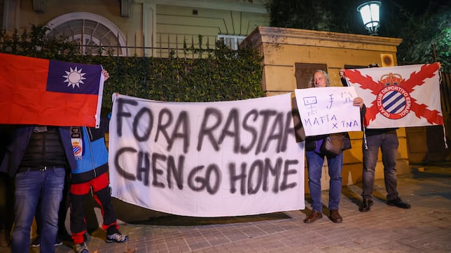 La afición del Espanyol vuelve a la carga contra la directiva: “Chen go home”