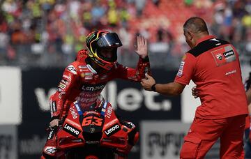 Alegría de Francesco Bagnaia tras conseguir su cuarta victoria consecutiva. La última en San Marino.