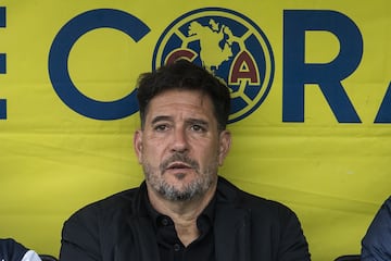   Gustavo Lema head coach of Pumas during the 10th round match between America and Pumas UNAM as part of the Liga BBVA MX, Torneo Apertura 2024 at Ciudad de los Deportes Stadium on September 29, 2024 in Mexico City, Mexico.