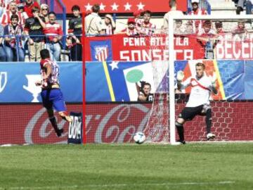 Diego Costa marca el 2-0.