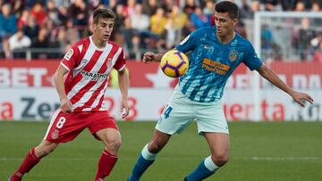 Rodrigo frente a Pere Pons, durante un partido contra el Girona.