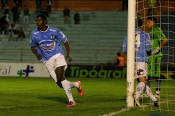 Marco Pérez llegó como promesa de gol a O'Higgins para el segundo torneo del 2012 y fue toda una decepción. Tuvo una aparición explosiva en Gimnasia y Esgrima de La Plata pero nunca ratificó sus condiciones. Hoy está en Deportes Tolima.