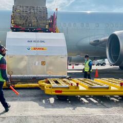 Arriban a México más de 310 mil vacunas Pfizer