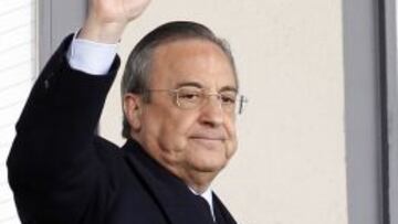 Florentino saluda a la afici&oacute;n en Valdebebas.