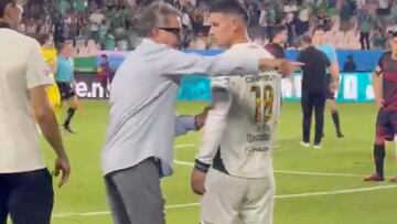 Tras la victoria de Leon 2-1 ante Tijuana, quedó registrada esta charla bastante peculiar que tuvo el DT con el 10.