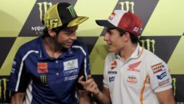 Márquez y Rossi hablan durante la rueda de prensa del GP de Cataluña.