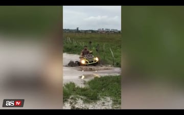 Presumía hace solo unos días de su destreza conduciendo un quad por un barrizal. El hispano-brasileño casi vuelca en varias ocasiones 