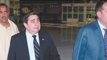 <b>AS LE CAZÓ. </b>Este diario fue el único testigo de la marcha de Lendoiro.