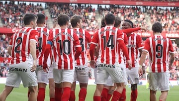 11-10-24. LOS JUGADORES DEL SPORTING CELEBRAN UN GOL ESTA TEMPORADA.