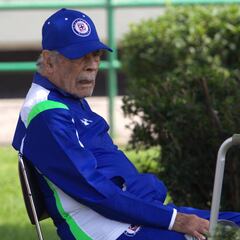 Nacho Trelles no abandona al Cruz Azul
