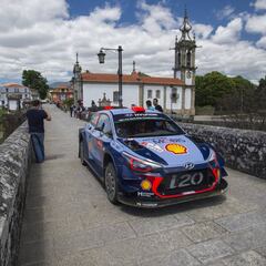 Dani Sordo es segundo y pelea por el triunfo en Portugal