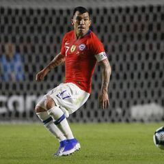Gary Medel supera marca de Bravo y se acerca a Alexis