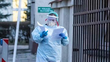 A medical staff, wearing a protective outfit, walks at an infectious hospital in Warsaw, on March 14, 2020. - Polish government urged citizens to stay at home for a few weeks to limit the spread of the novel coronavirus. (Photo by Wojtek RADWANSKI / AFP)