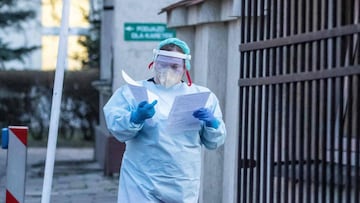 A medical staff, wearing a protective outfit, walks at an infectious hospital in Warsaw, on March 14, 2020. - Polish government urged citizens to stay at home for a few weeks to limit the spread of the novel coronavirus. (Photo by Wojtek RADWANSKI / AFP)