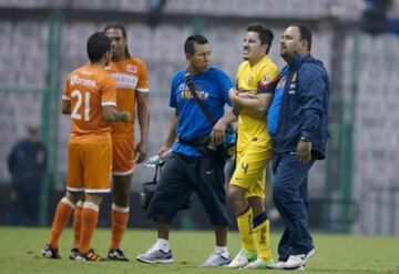 En un partido ante Correcaminos en Copa MX, el lateral se trompicó conduciendo la pelota y calló sobre su codo. Una luxación de hombro le alejó de las canchas un mes.
