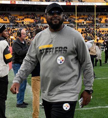 Coach de Steelers de la NFL. Ingresos: $8 millones de dólares.