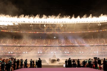 Gran espectaculo de luz y color en la ceremonia de clausura de los Juegos Olímpicos de París 2024, en el Stade de France.