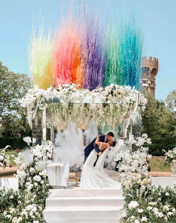 El central del Manchester City, Aumeric Laporte ha hecho lo propio con la bailarina Sara Botello, en un castillo en Barcelona.