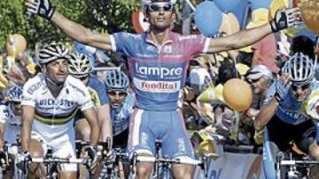 <b>DEMOSTRACIÓN DE FUERZA. </b>El velocista del Lampre se impuso en Talavera a Bettini y Petacchi, que se lamentaron sobre la línea de meta.