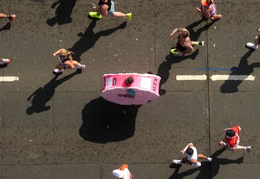 Participantes disfrazados durante la maratón de Londres la cual se celebra anualmente desde 1981 se celebra anualmente desde 1981 en la capital de Reino Unido.