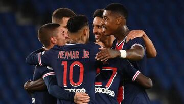 Paris Saint-Germain&#039;s  players celebrate after their fifth goal  during the French L1 football match between Paris Saint-Germain (PSG) and Angers (SCO) at the Parc des Princes stadium in Paris on October 2, 2020. (Photo by FRANCK FIFE / AFP)