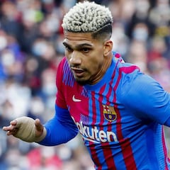 Araújo encabeza la larga lista de ausencias en defensa