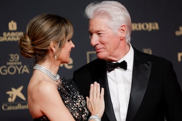 Richard Gere y su esposa Alejandra Silva posan juntos en la alfombra roja