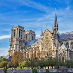 Salto BASE desde Notre-Dame: burla a la seguridad pero acaba detenido