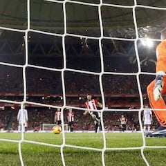 Así fue el genial penalti-putt de Aduriz contra el Valladolid