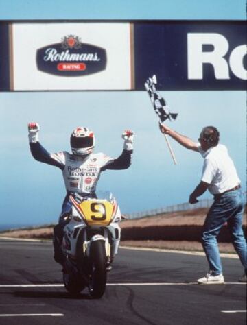 Debutó en 1989 en la categoría reina. Se ha convertido en uno de los mejores de la historia al ganar 5 campeonatos de 500 cc seguidos (1994, 1995, 1996, 1997 y 1998).