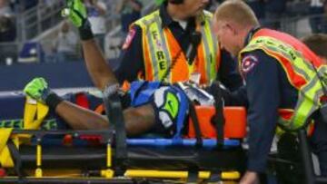 Ricardo Lockette sufrió un terrible golpe en una jugada de equipos especiales que le tuvo en el suelo paralizado durante unos diez minutos.