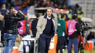 Soccer Football - Uruguay's Defensor Sporting v Paraguay's Cerro Porteno - Copa Libertadores - Luis Franzini Stadium, Montevideo, Uruguay - May 15, 2018 - Defensor Sporting's head coach Eduardo Acevedo. REUTERS/Andres Stapff