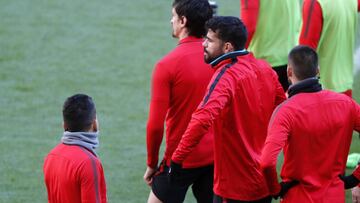 Costa, Savic, Vrsaljko y Carrasco, en el XI frente al Valencia