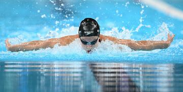 Canada's Summer Mcintosh competes in the final of the women's 200m individual medley swimming event during the Paris 2024 Olympic Games at the Paris La Defense Arena in Nanterre, west of Paris, on August 3, 2024. (Photo by SEBASTIEN BOZON / AFP)