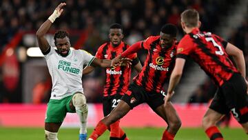 Newcastle United's French midfielder Allan Saint-Maximin (L) vies with Bournemouth's Colombian midfielder Jefferson Lerma (2R) during the English Premier League football match between Bournemouth and Newcastle United at the Vitality Stadium in Bournemouth, southern England on February 11, 2023. (Photo by Glyn KIRK / AFP) / RESTRICTED TO EDITORIAL USE. No use with unauthorized audio, video, data, fixture lists, club/league logos or 'live' services. Online in-match use limited to 120 images. An additional 40 images may be used in extra time. No video emulation. Social media in-match use limited to 120 images. An additional 40 images may be used in extra time. No use in betting publications, games or single club/league/player publications. / 