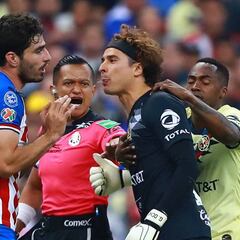 Guillermo Ochoa habría escupido a Antonio Briseño