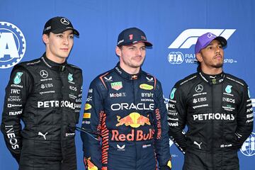 Max Verstappen, George Russell y Lewis Hamilton en el podio del GP de Australia.