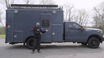 La ambulancia convertida en autocaravana de Corey Martinez
