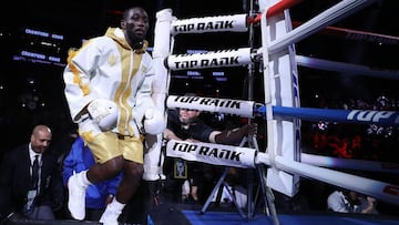 Terence Crawford entrando al ring en su combate ante Amir Khan.