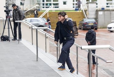 Fran García llegando al hotel en Manchester. 