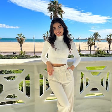 Paula lleva vinculada al mundo de la moda varios años, en los que ha colaborado con diferentes firmas.