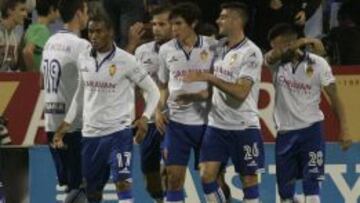 Los jugadores del Real Zaragoza celebran el primer gol frente al Tenerife.