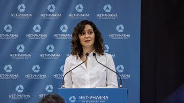 La presidenta de la Comunidad de Madrid, Isabel Díaz Ayuso, ofrece una rueda de prensa durante la inauguración del nuevo hub empresarial del sector farmacéutico de Net-Pharma, a 28 de diciembre de 2023, en Alcobendas, Madrid (España). Ayuso ha defendido hoy que las administraciones "deben interferir lo menos posible" en las decisiones empresariales y "estimular su actividad y facilitar las inversiones y su crecimiento". Así lo ha manifestado en Alcobendas tras inaugurar el nuevo hub empresarial del sector farmacéutico de Net-Pharma, conformado por más de 30 empresas del sector.
28 DICIEMBRE 2023;ALCOBENDAS;MADRID;AYUSO;SALUDA;SECTOR FARMACÉUTICO DE NET PHARMA
Alejandro Martínez Vélez / Europa Press
28/12/2023